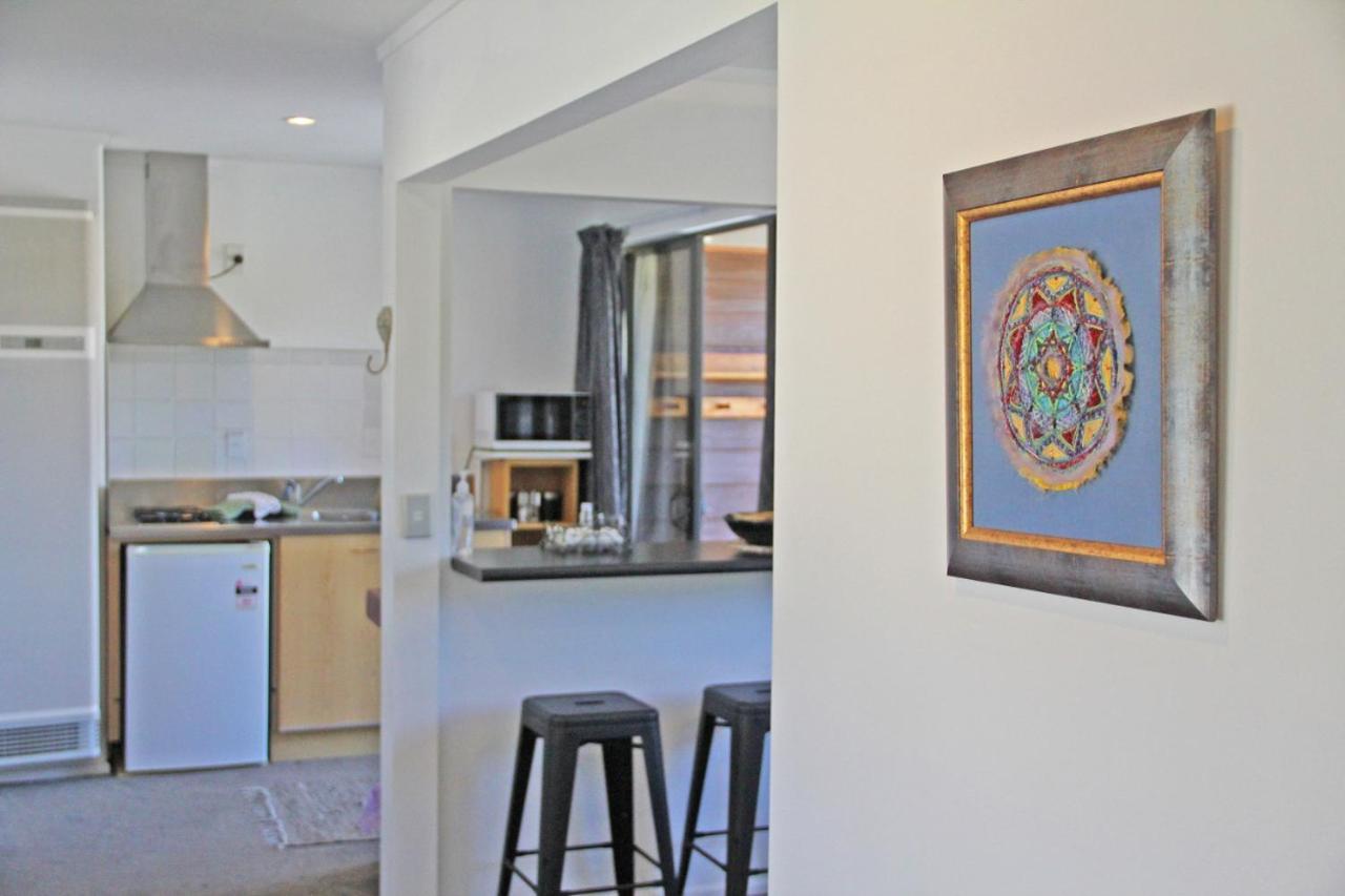 Stash Palace Holiday Apartment แฮนเมอร์สปริงส์ ภายนอก รูปภาพ