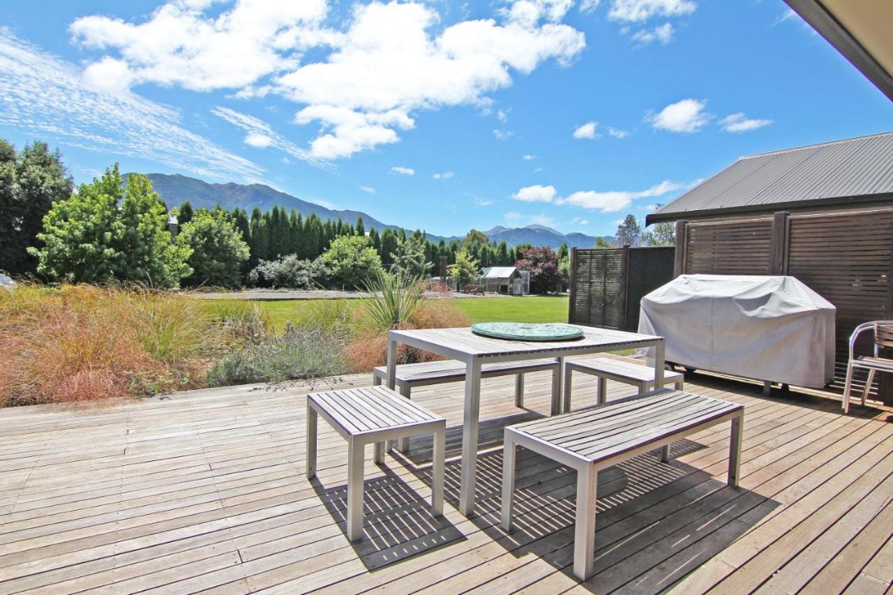 Stash Palace Holiday Apartment แฮนเมอร์สปริงส์ ภายนอก รูปภาพ